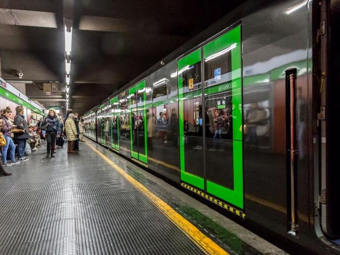 Линия метро М2